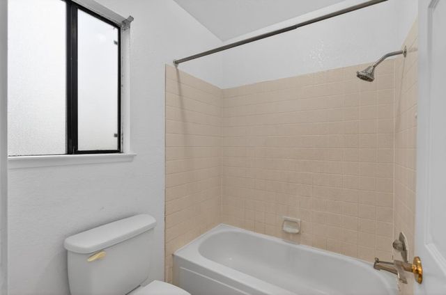 8825 Lemas Rd, Sacramento, CA 95828