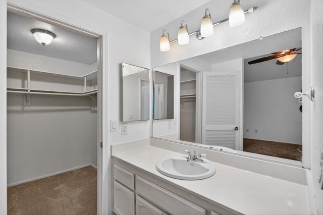 8825 Lemas Rd, Sacramento, CA 95828