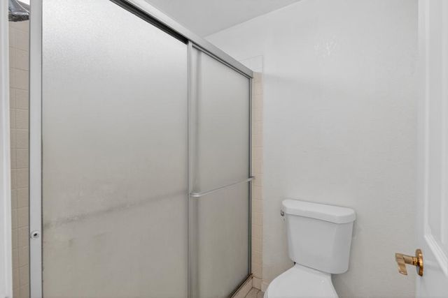 8825 Lemas Rd, Sacramento, CA 95828