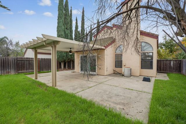 8825 Lemas Rd, Sacramento, CA 95828