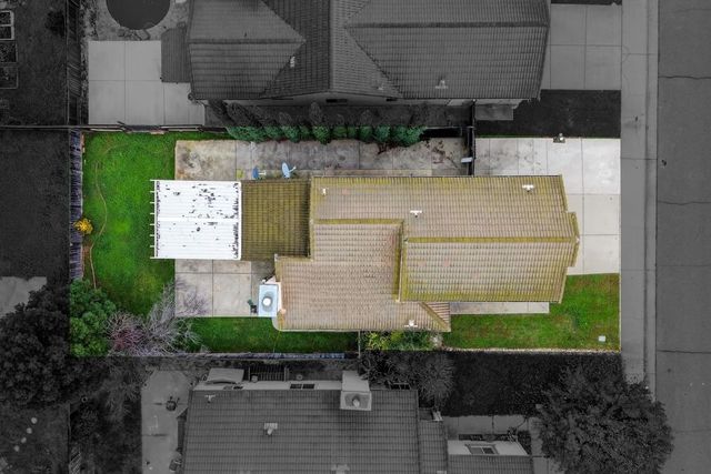 8825 Lemas Rd, Sacramento, CA 95828