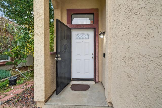 8825 Lemas Rd, Sacramento, CA 95828