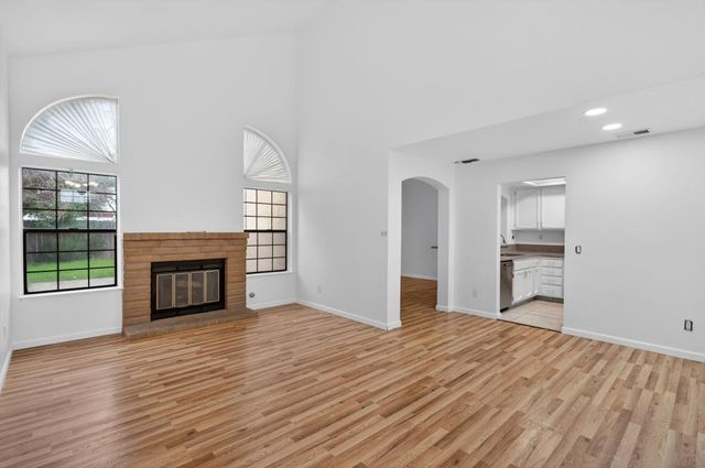 8825 Lemas Rd, Sacramento, CA 95828