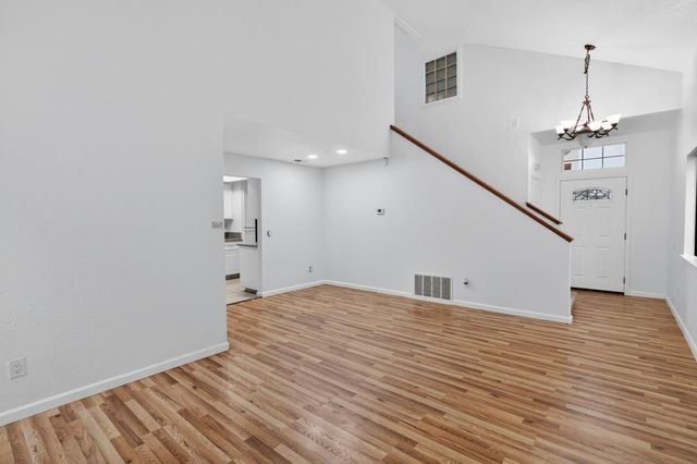 8825 Lemas Rd, Sacramento, CA 95828