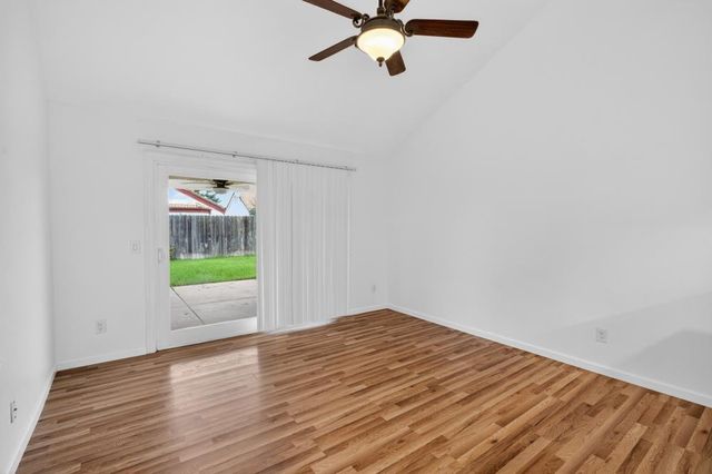 8825 Lemas Rd, Sacramento, CA 95828