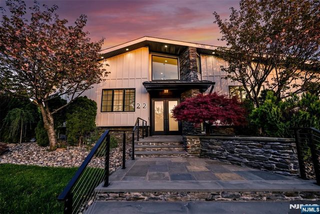 22 Berkshire Place, Englewood Cliffs, NJ 07632