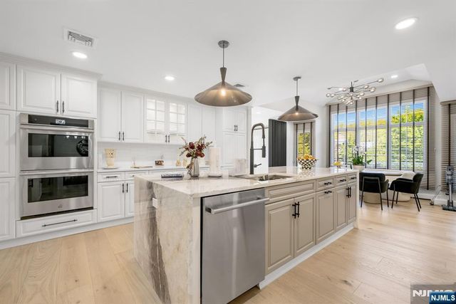 22 Berkshire Place, Englewood Cliffs, NJ 07632
