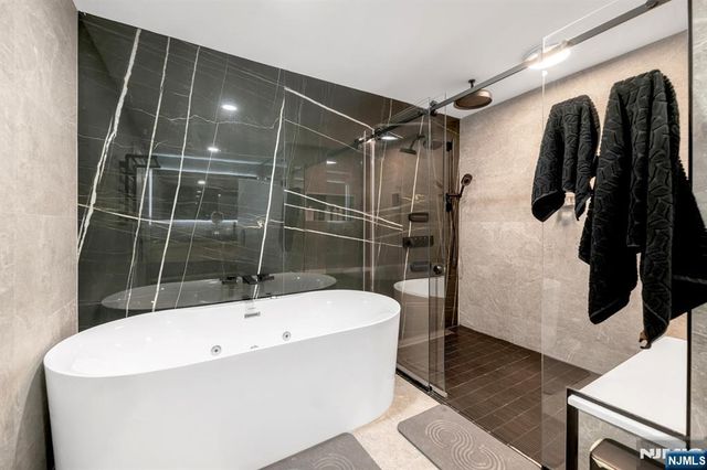 22 Berkshire Place, Englewood Cliffs, NJ 07632
