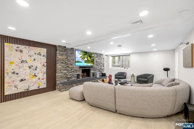 22 Berkshire Place, Englewood Cliffs, NJ 07632