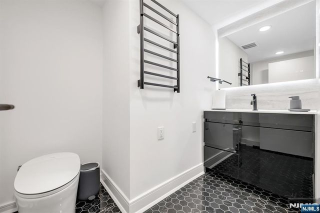 22 Berkshire Place, Englewood Cliffs, NJ 07632