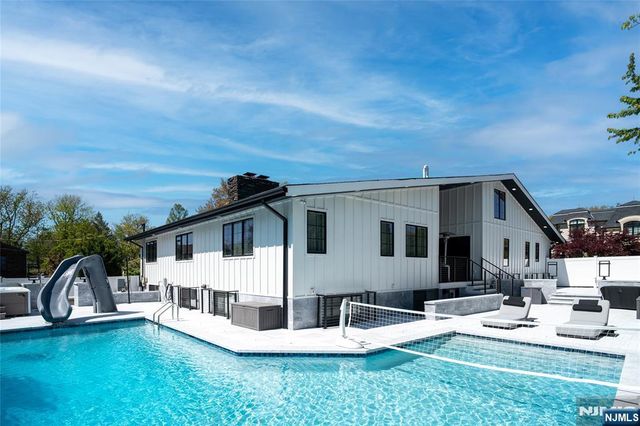 22 Berkshire Place, Englewood Cliffs, NJ 07632