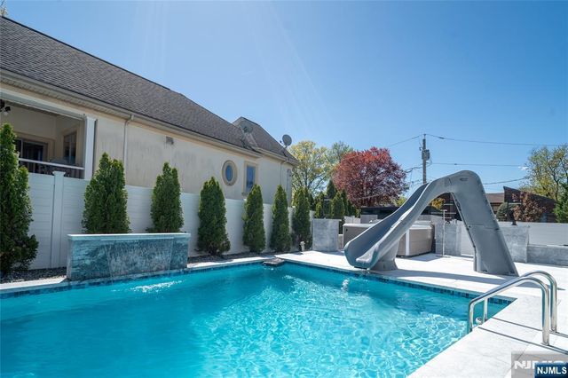 22 Berkshire Place, Englewood Cliffs, NJ 07632