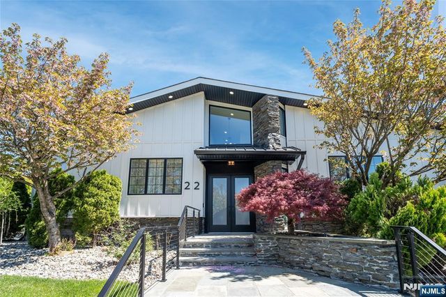 22 Berkshire Place, Englewood Cliffs, NJ 07632