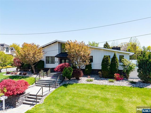 22 Berkshire Place, Englewood Cliffs, NJ 07632