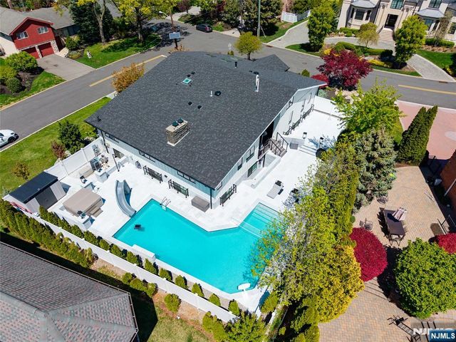 22 Berkshire Place, Englewood Cliffs, NJ 07632