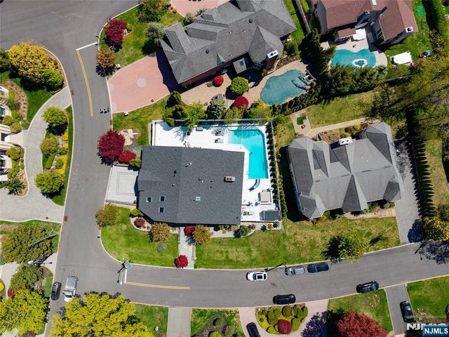 22 Berkshire Place, Englewood Cliffs, NJ 07632