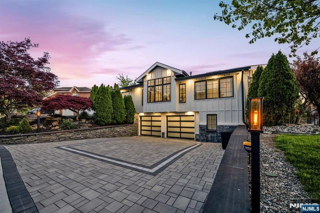 22 Berkshire Place, Englewood Cliffs, NJ 07632