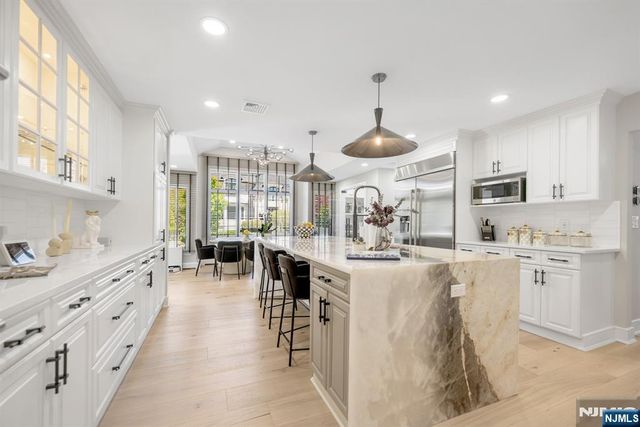 22 Berkshire Place, Englewood Cliffs, NJ 07632