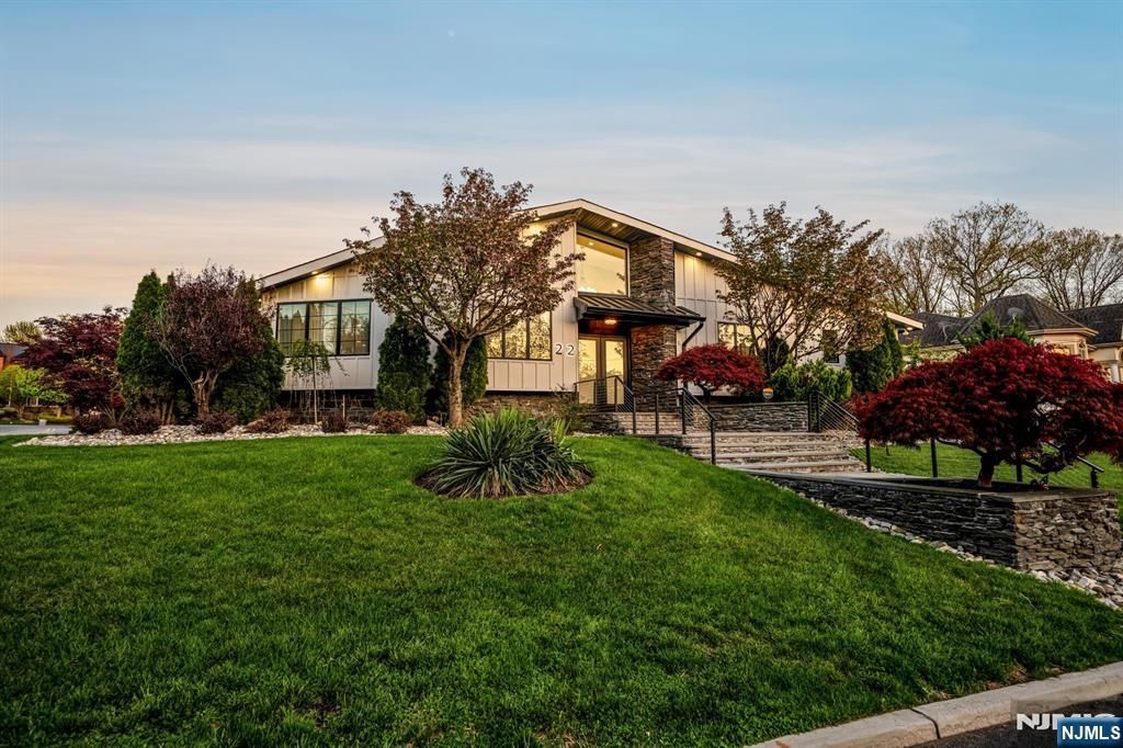 22 Berkshire Place, Englewood Cliffs, NJ 07632