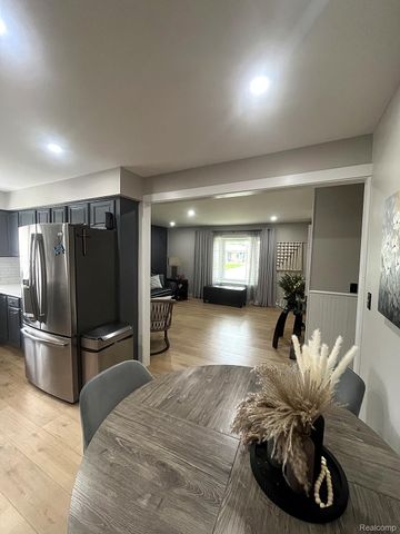 14802 Annapolis Drive, Sterling Heights, MI 48313