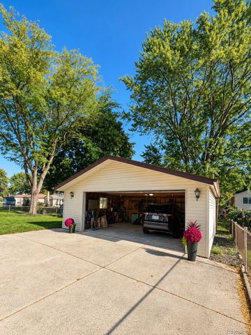 14802 Annapolis Drive, Sterling Heights, MI 48313