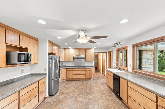 W237N6597 Orchard DRIVE, Sussex, WI 53089