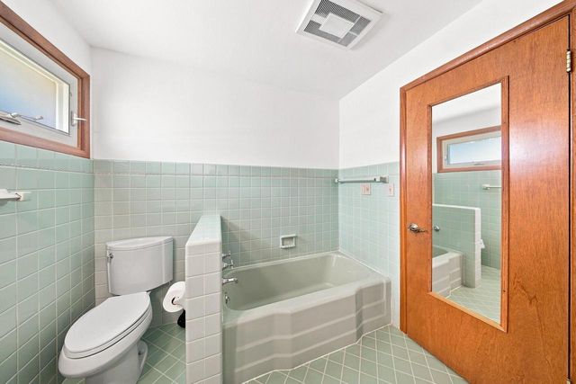 W237N6597 Orchard DRIVE, Sussex, WI 53089