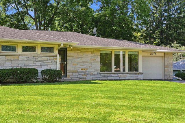 W237N6597 Orchard DRIVE, Sussex, WI 53089
