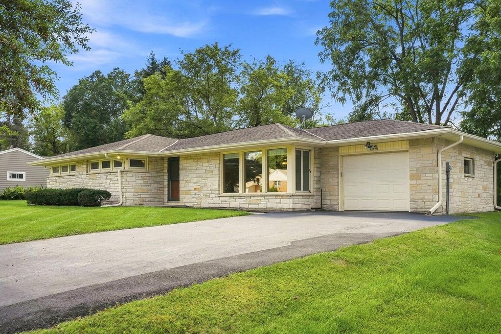 W237N6597 Orchard DRIVE, Sussex, WI 53089