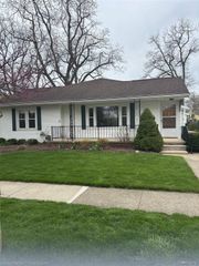 121 S Tompkins Street, Howell, MI 48843