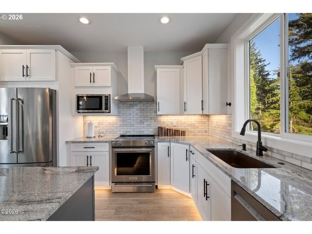 415 FALL CREEK Dr, Oceanside, OR 97134