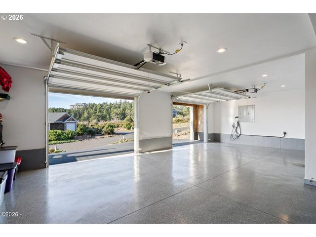 415 FALL CREEK Dr, Oceanside, OR 97134