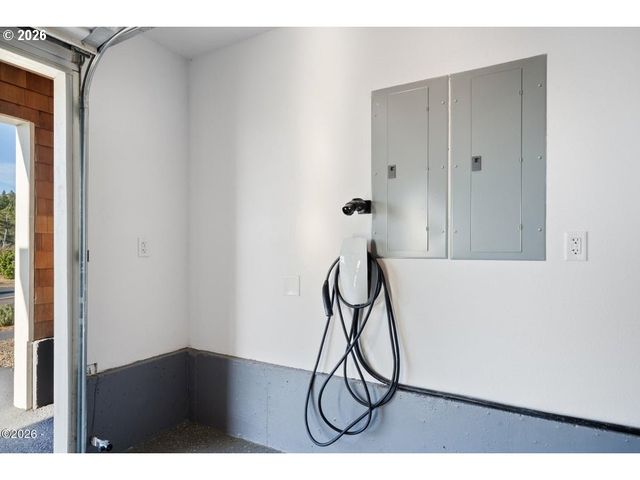 415 FALL CREEK Dr, Oceanside, OR 97134