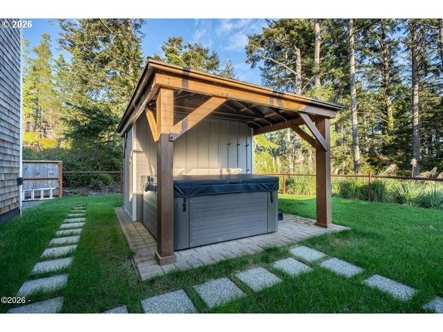 415 FALL CREEK Dr, Oceanside, OR 97134