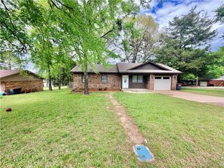 815 E Fir Street, Russellville, AR 72802