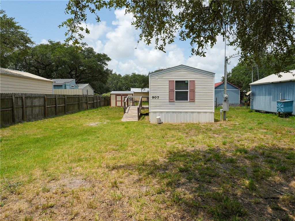 907 N 10th St, Fulton, TX 78358 — photo 2