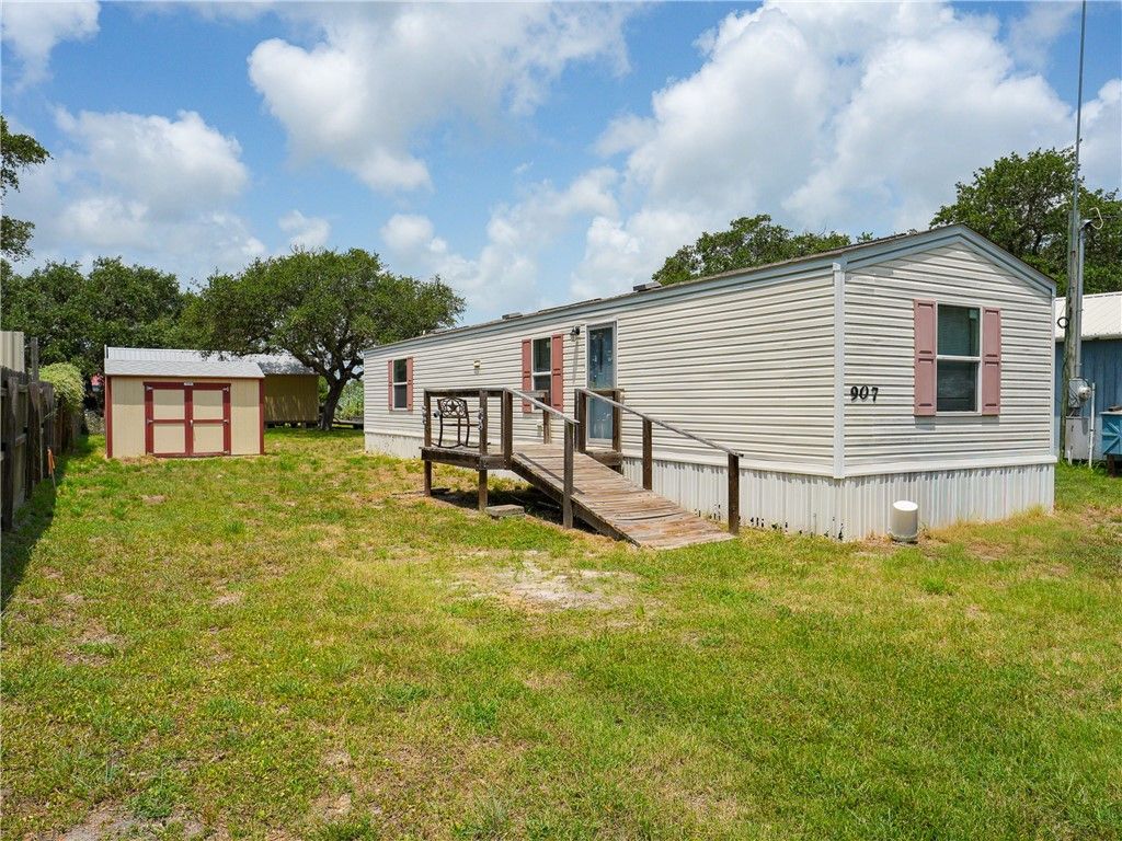 907 N 10th St, Fulton, TX 78358 — photo 3