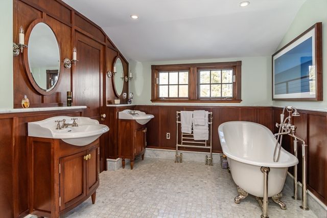 70 Wilsondale St, Dover, MA 02030