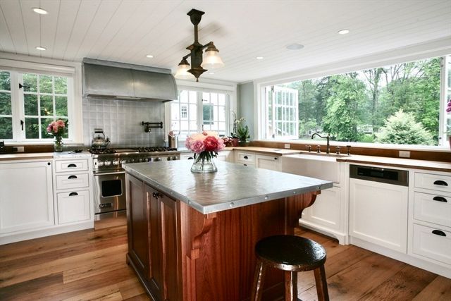 70 Wilsondale St, Dover, MA 02030