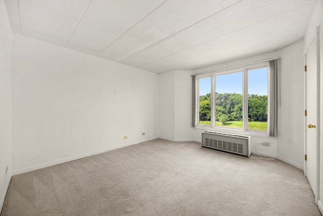 1 Renaissance Place 302, Palatine, IL 60067