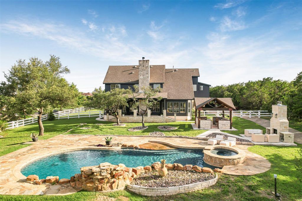 306 Saddlehorn DR, Dripping Springs, TX 78620