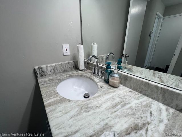 26644 Summerdale Drive, Southfield, MI 48033