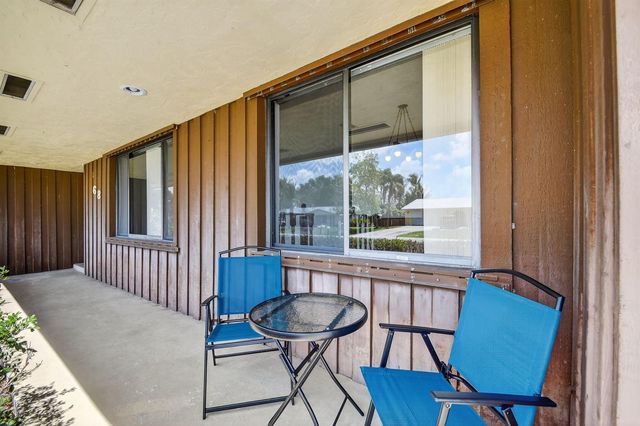 68 W Arch Drive, Lake Worth, FL 33467