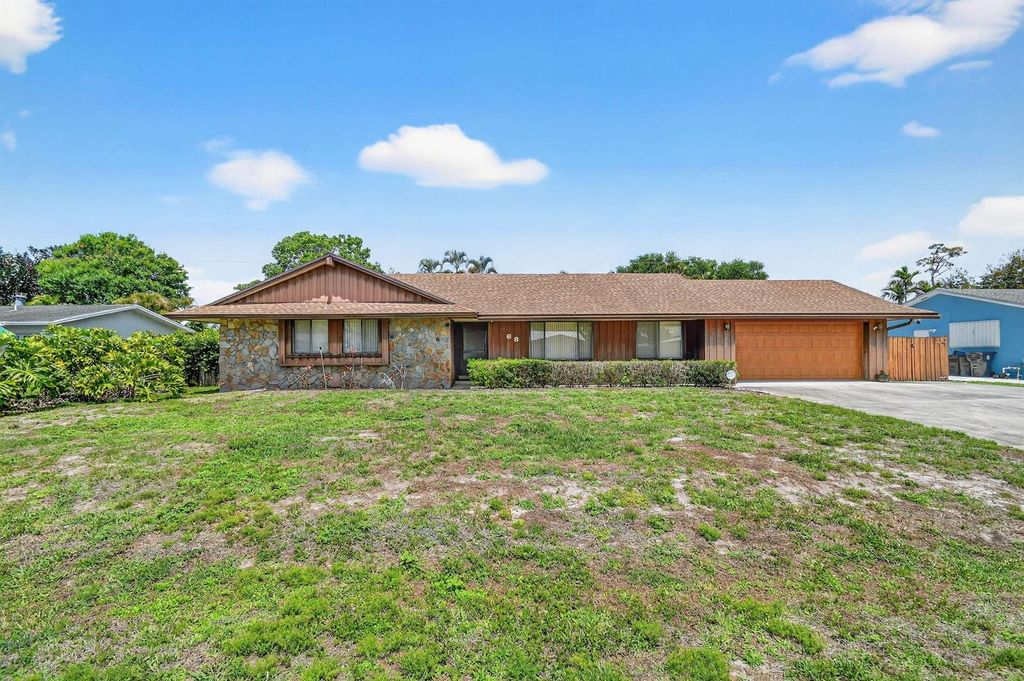 68 W Arch Drive, Lake Worth, FL 33467