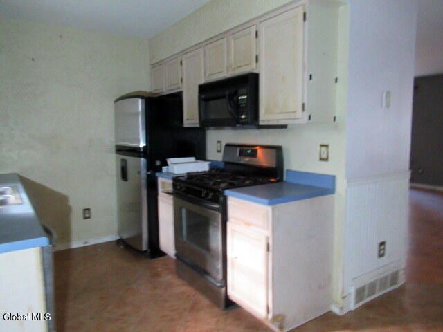 9 Chelsea Square, Hudson Falls, NY 12839