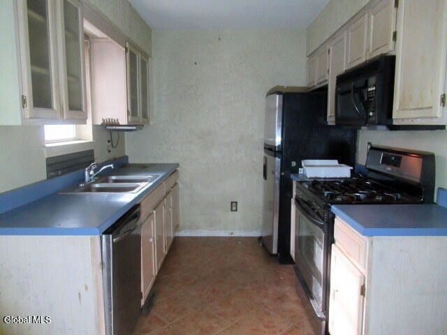 9 Chelsea Square, Hudson Falls, NY 12839