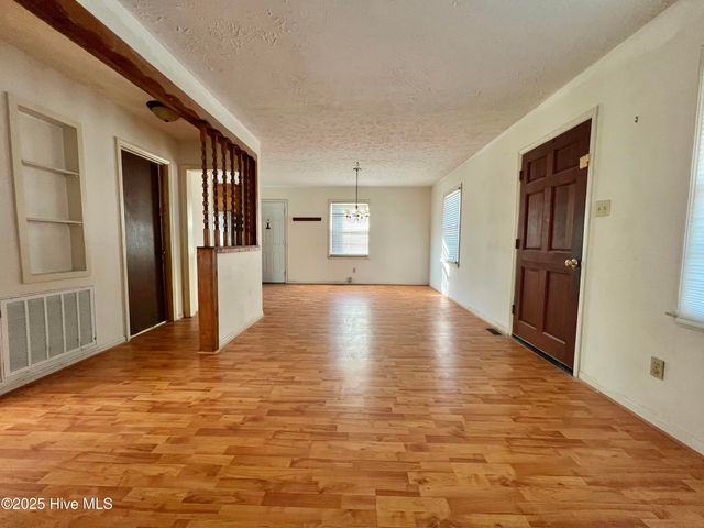 101 Ellenton Avenue, Hamlet, NC 28345