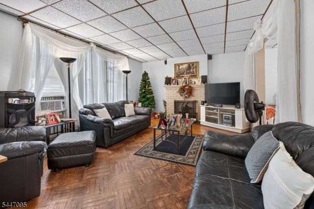 85 N 10Th St, Newark City, NJ 07107