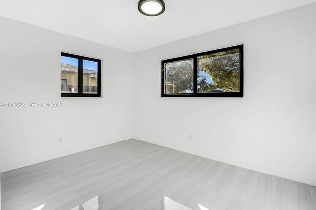 528 NW 3rd Ct, Hallandale Beach, FL 33009