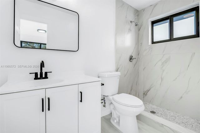 528 NW 3rd Ct, Hallandale Beach, FL 33009